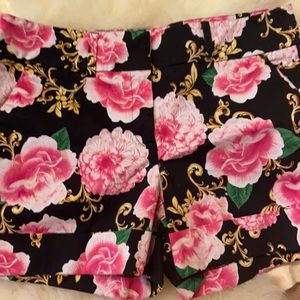 Flower shorts black and pick and a little gold